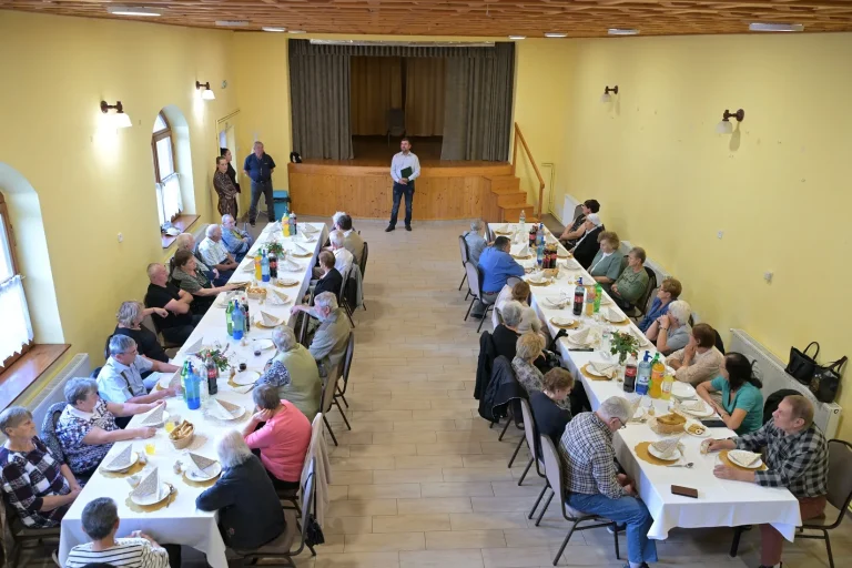 bátaapáti idősek