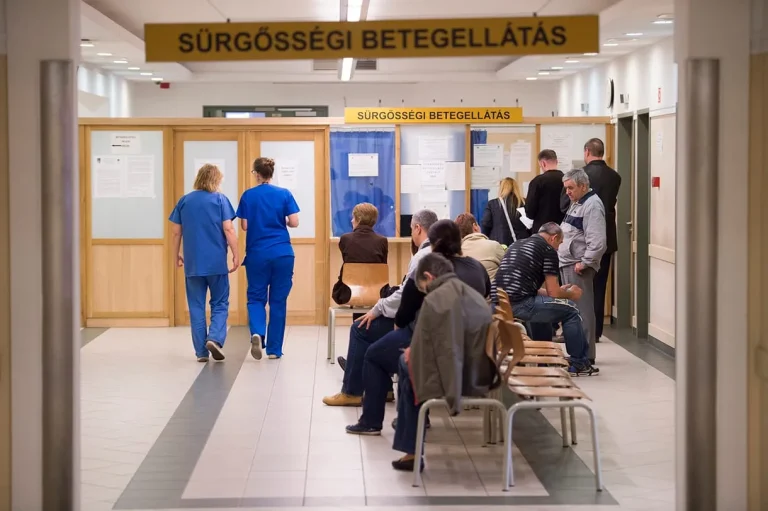 Ki marad az állami kórházban? Szekszárdi betegek történetei a kiszolgáltatottságról és az emberségről